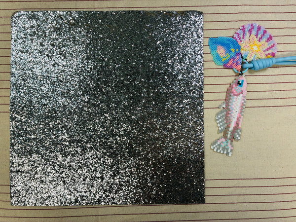 Feuille pailletée 30×30 cm pour thermocollage perles à repasser 