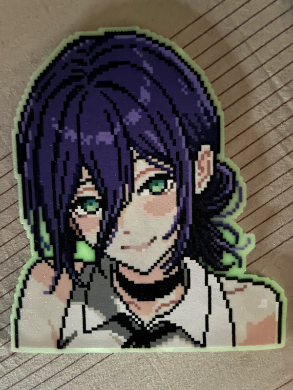 Pixel art en perles à repasser avec un contour en perles phosphorescentes qui brille dans la pénombre
