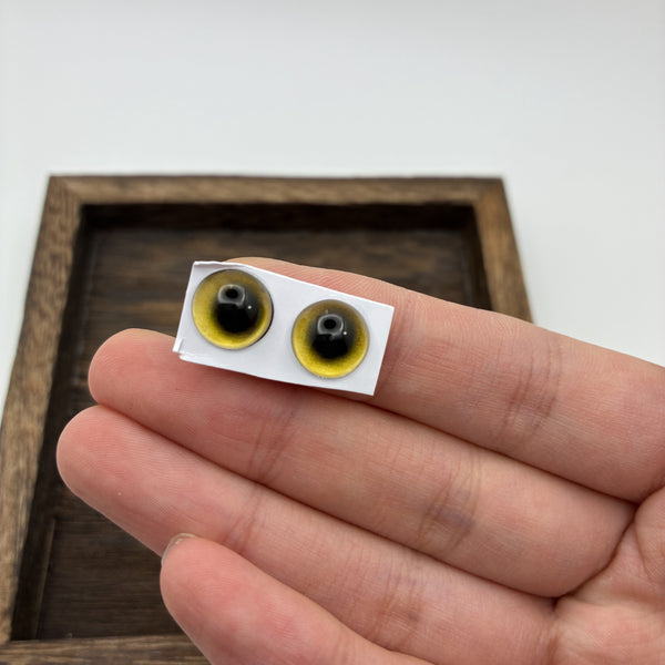 一对 10mm 手工玻璃眼珠，橄榄绿，羊毛毡用