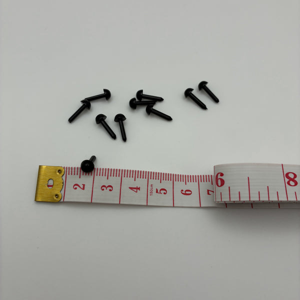 Yeux noirs demi-boule à tige 3 mm pour feutrage à l'aiguille, à côté d'un mètre ruban