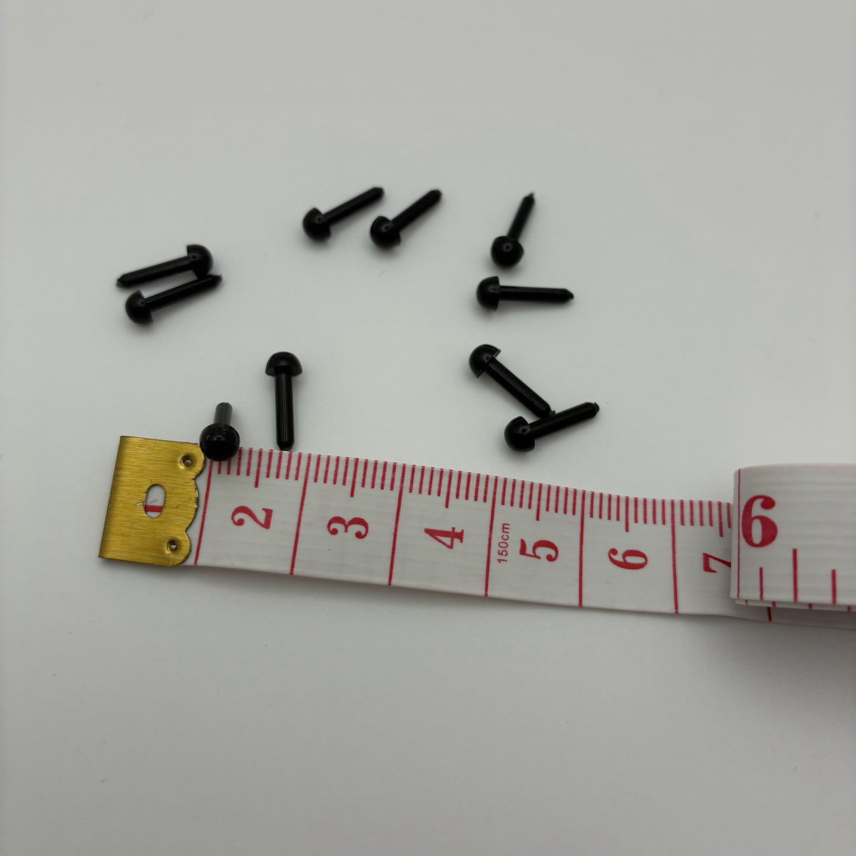 Yeux noirs demi-boule 3 mm à tige pour petits animaux en laine feutrée